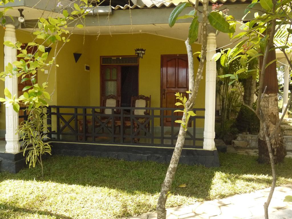 Traveller'S Home Hotel Tissamaharama Room photo