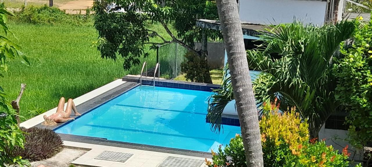 Traveller'S Home Hotel Tissamaharama Exterior photo