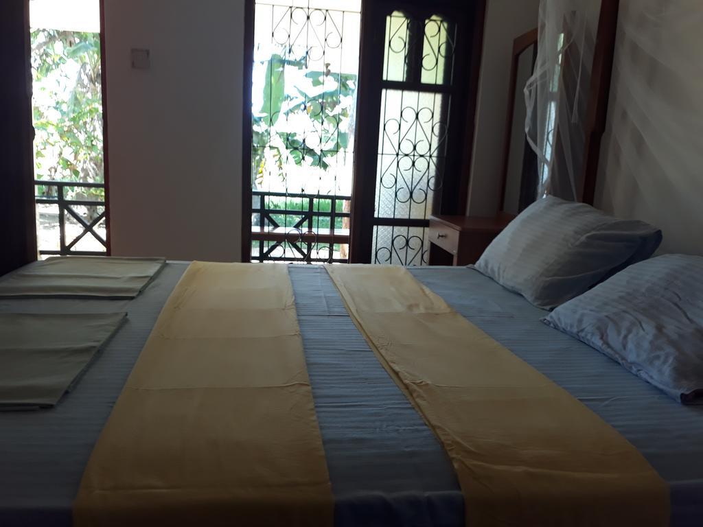 Traveller'S Home Hotel Tissamaharama Exterior photo