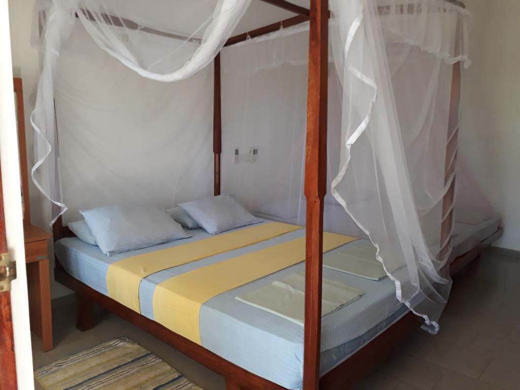Traveller'S Home Hotel Tissamaharama Exterior photo