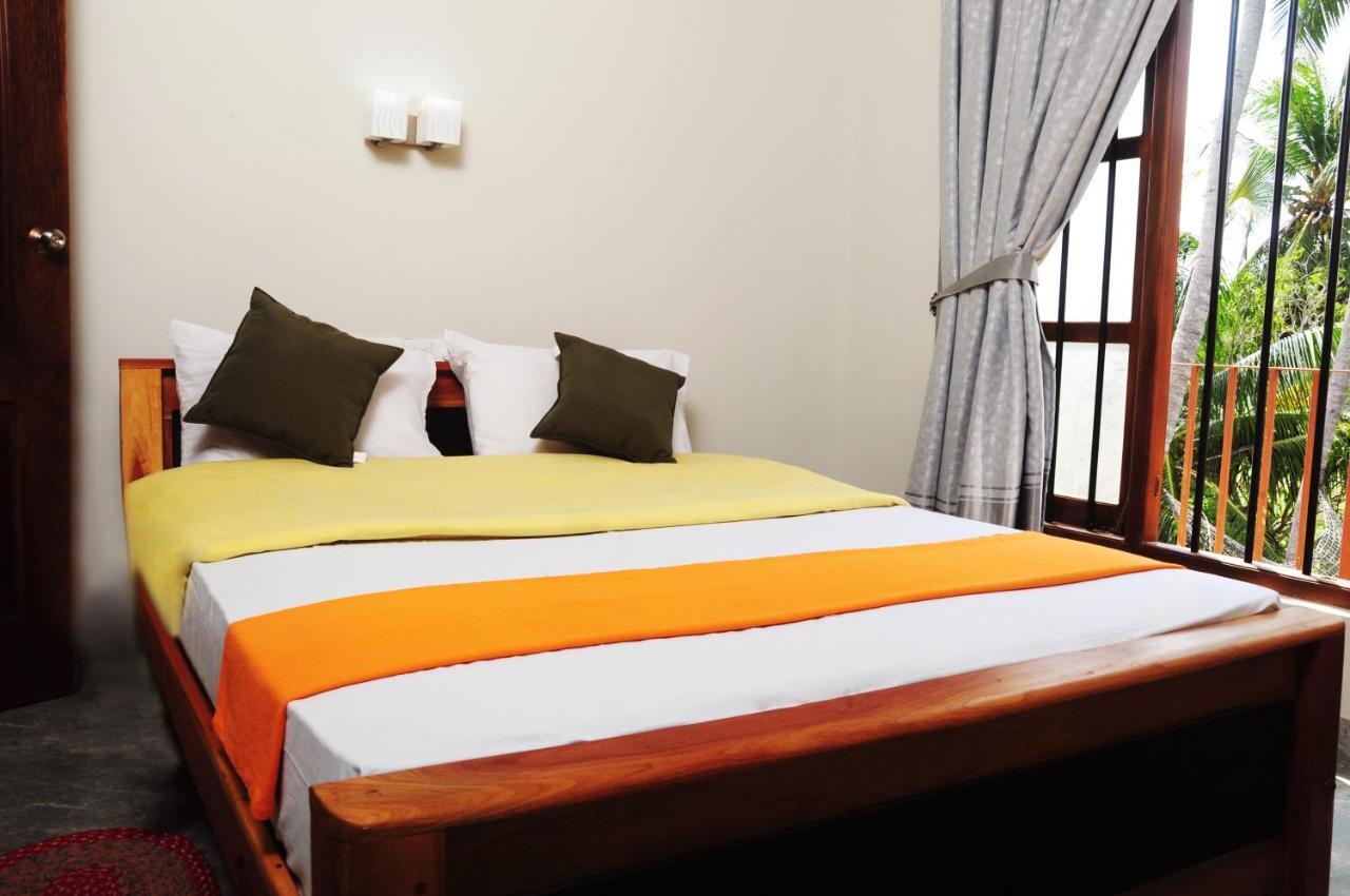 Traveller'S Home Hotel Tissamaharama Room photo
