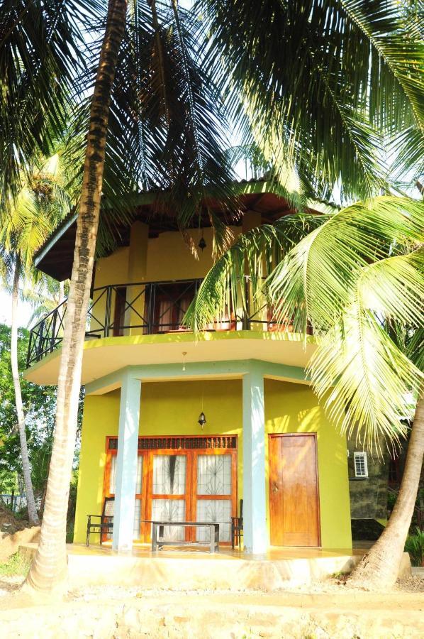 Traveller'S Home Hotel Tissamaharama Exterior photo